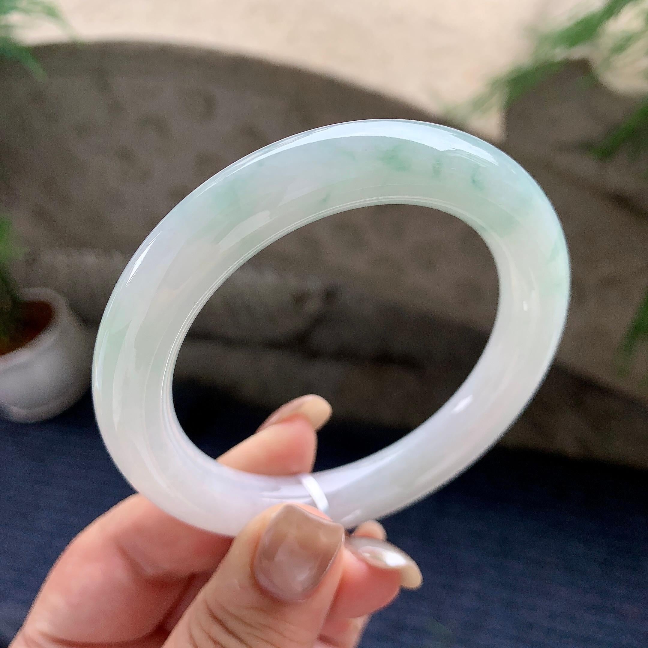 细糯种飘绿花圆条手镯  56.5圈口  天然缅甸A货翡翠（yc441127）