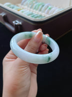 细糯种飘绿正圈翡翠手镯（55.5mm）（yc016644）