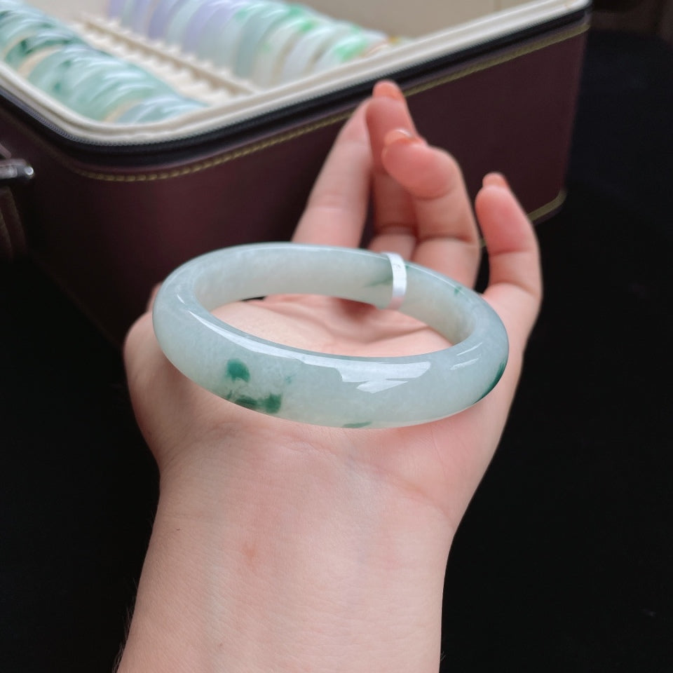 糯冰飘花正圈 翡翠手镯（56mm）（yc017392）