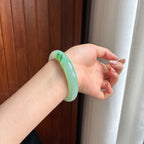 Vòng tay an bình bằng ngọc phỉ thúy Miến Điện tự nhiên loại A, đáy xanh trong, hoa bay, kích thước 55