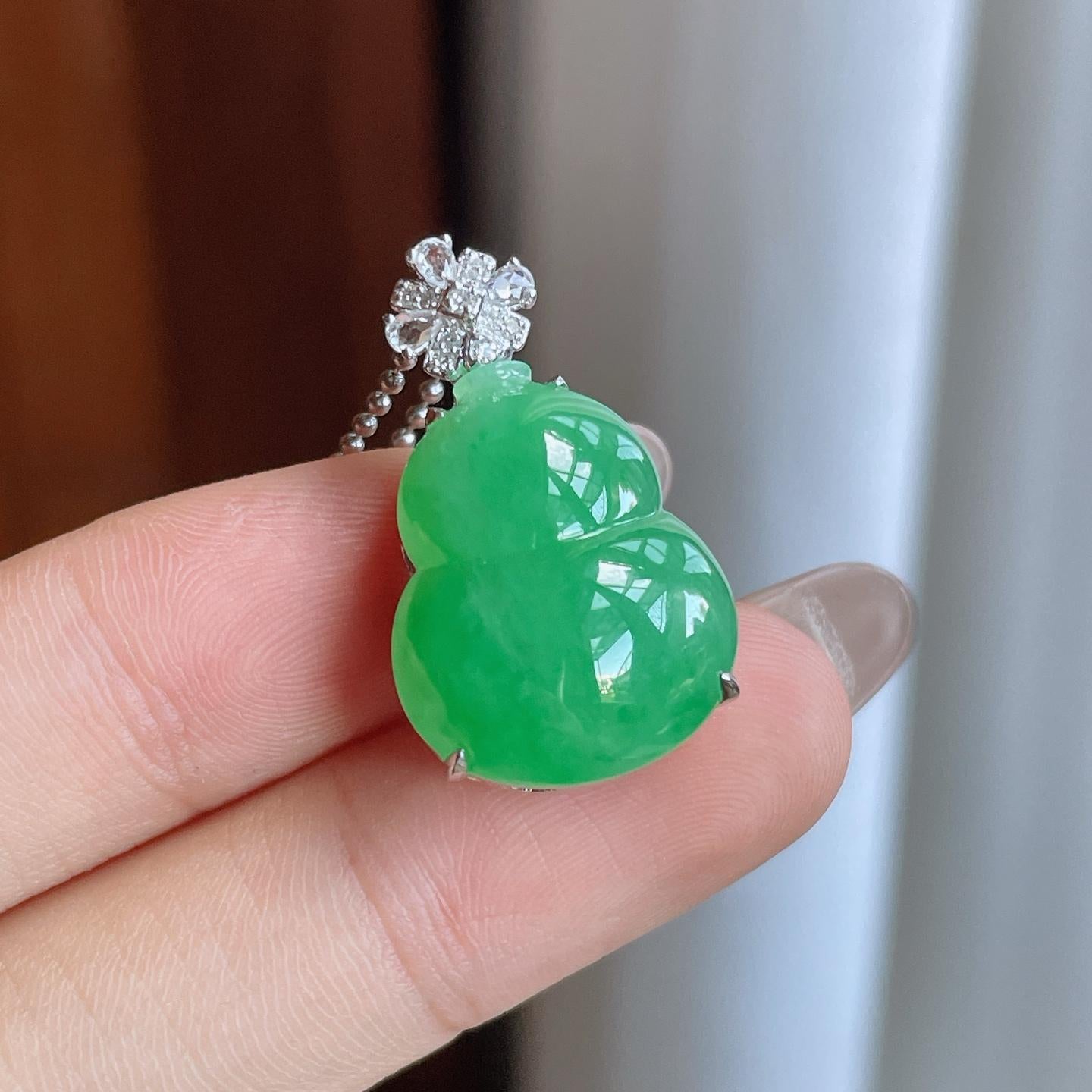 18k金镶糯冰满绿翡翠葫芦（yc241863）