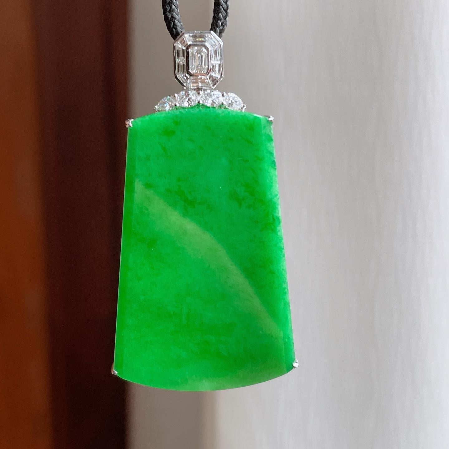 18k金镶糯冰满绿翡翠无事牌（yc233392）