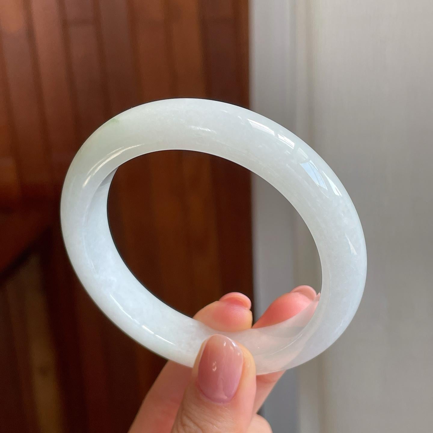 糯冰白月光带飘花翡翠平安镯（57.5mm)（yc322577）