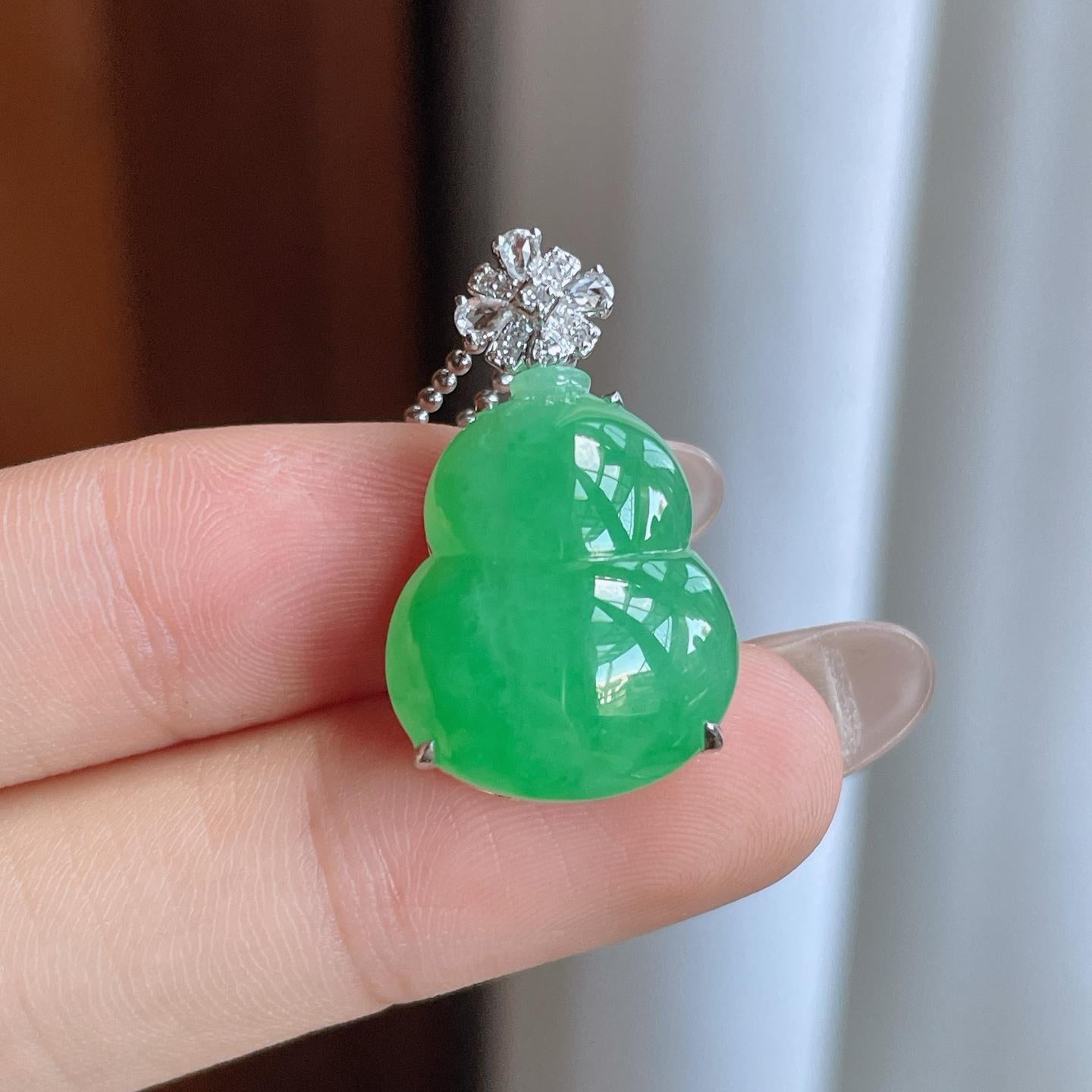 18k金镶糯冰满绿翡翠葫芦（yc241863）