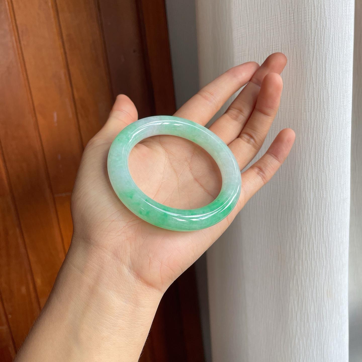 糯冰带色圆条翡翠手镯（54mm）（yc225097）