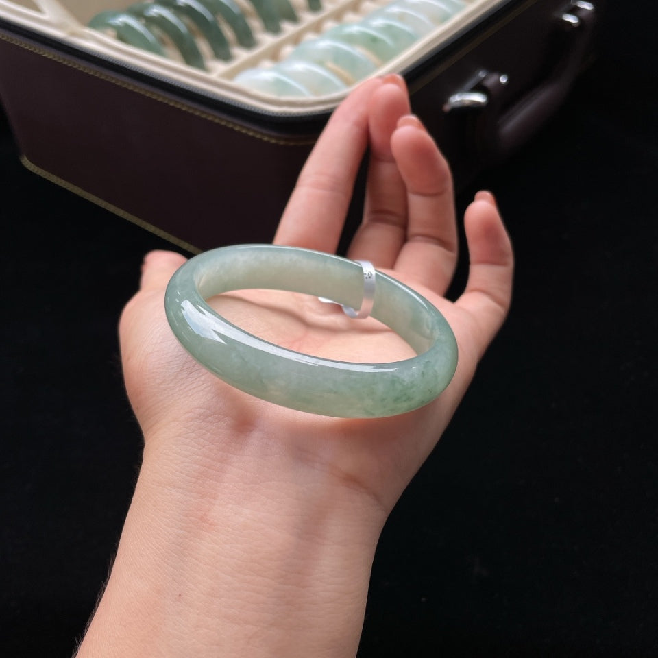 糯冰湖水绿贵妃翡翠手镯（56.3mm）（yc017402）