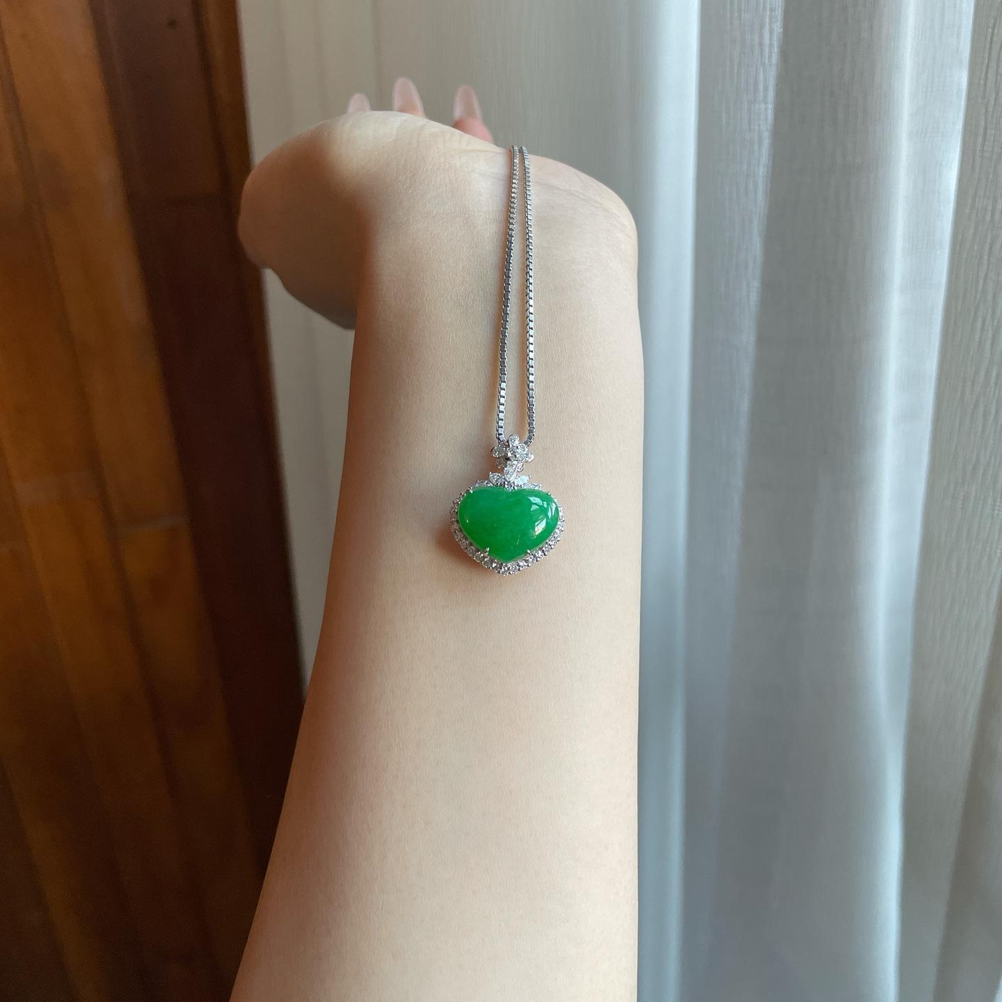 18k金钻镶糯冰满绿翡翠爱心吊坠（yc270308）