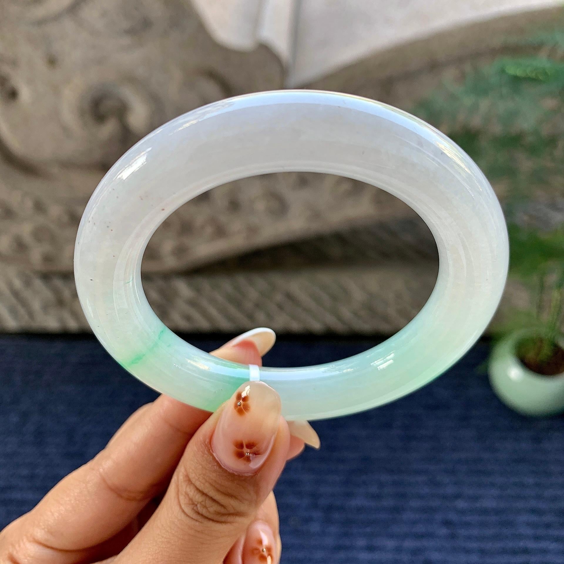 糯冰种飘绿圆条手镯（54.4mm）（yc248092）