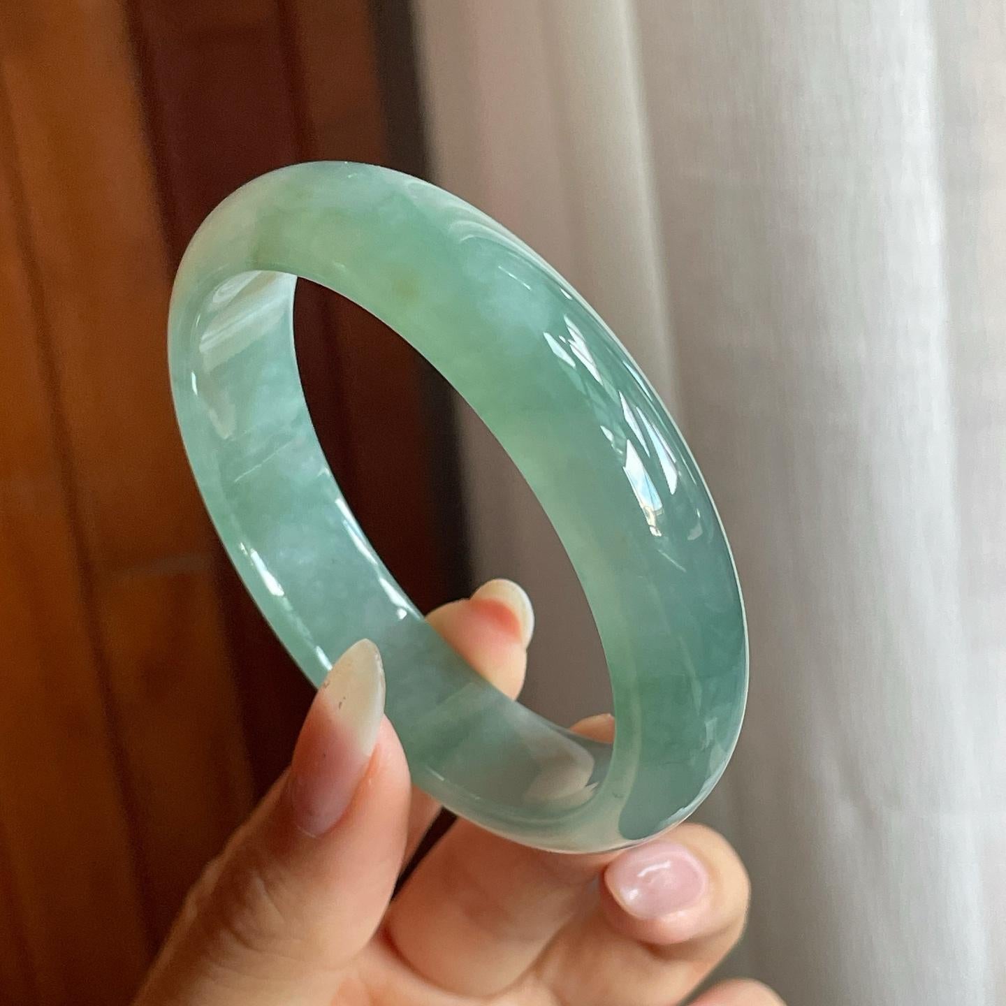 糯冰种湖水绿带黄翡翡翠平安镯（56mm）（yc220241）