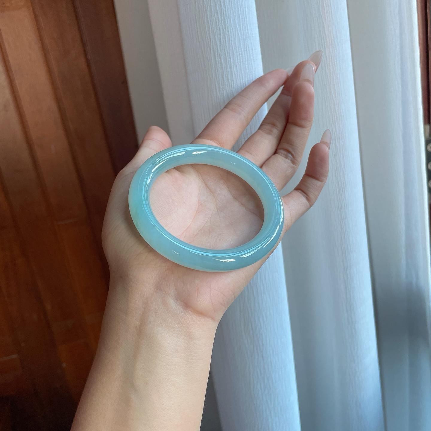 糯冰蓝晴底翡翠圆条手镯（57.3mm）（yc266495）