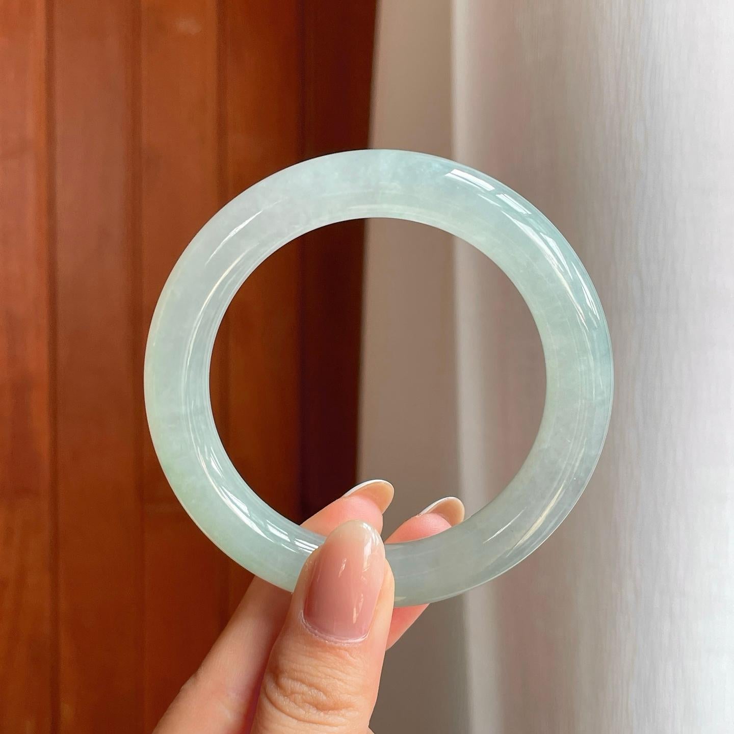 冰种晴底翡翠圆条手镯（55.7mm）（yc374055）