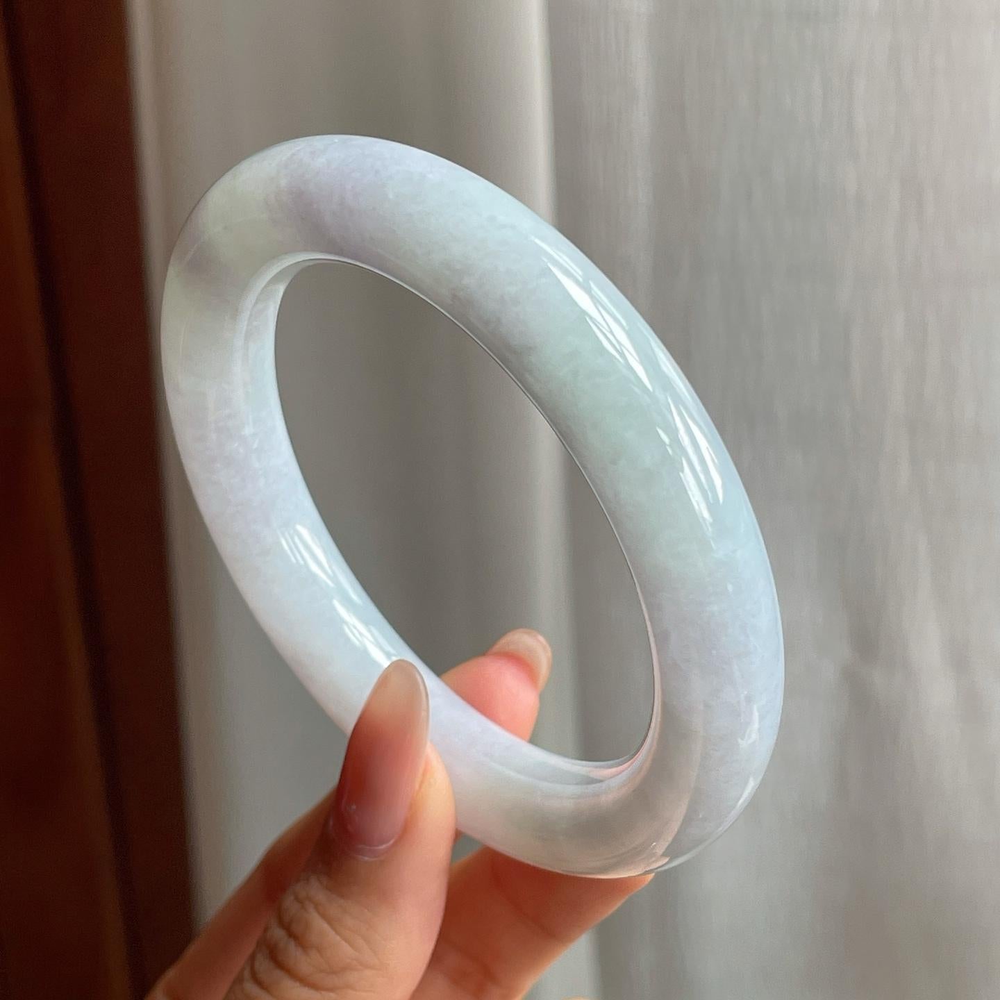 糯冰种淡紫底翡翠圆条手镯（55mm）