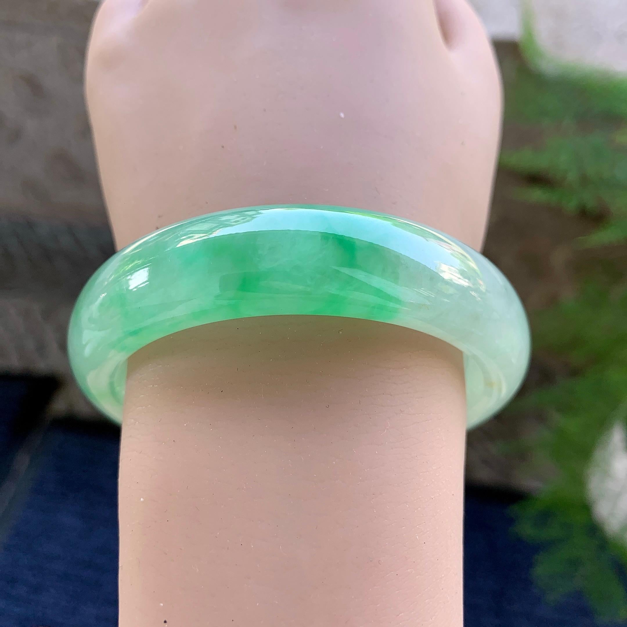 糯冰种飘绿宽版轮胎手镯（55.4mm）（yc249431）