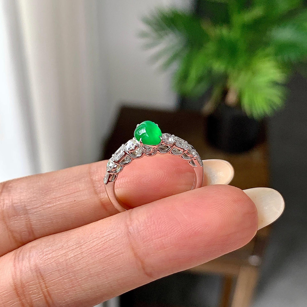 18k金钻镶冰种满绿蛋面戒指（yc257224）