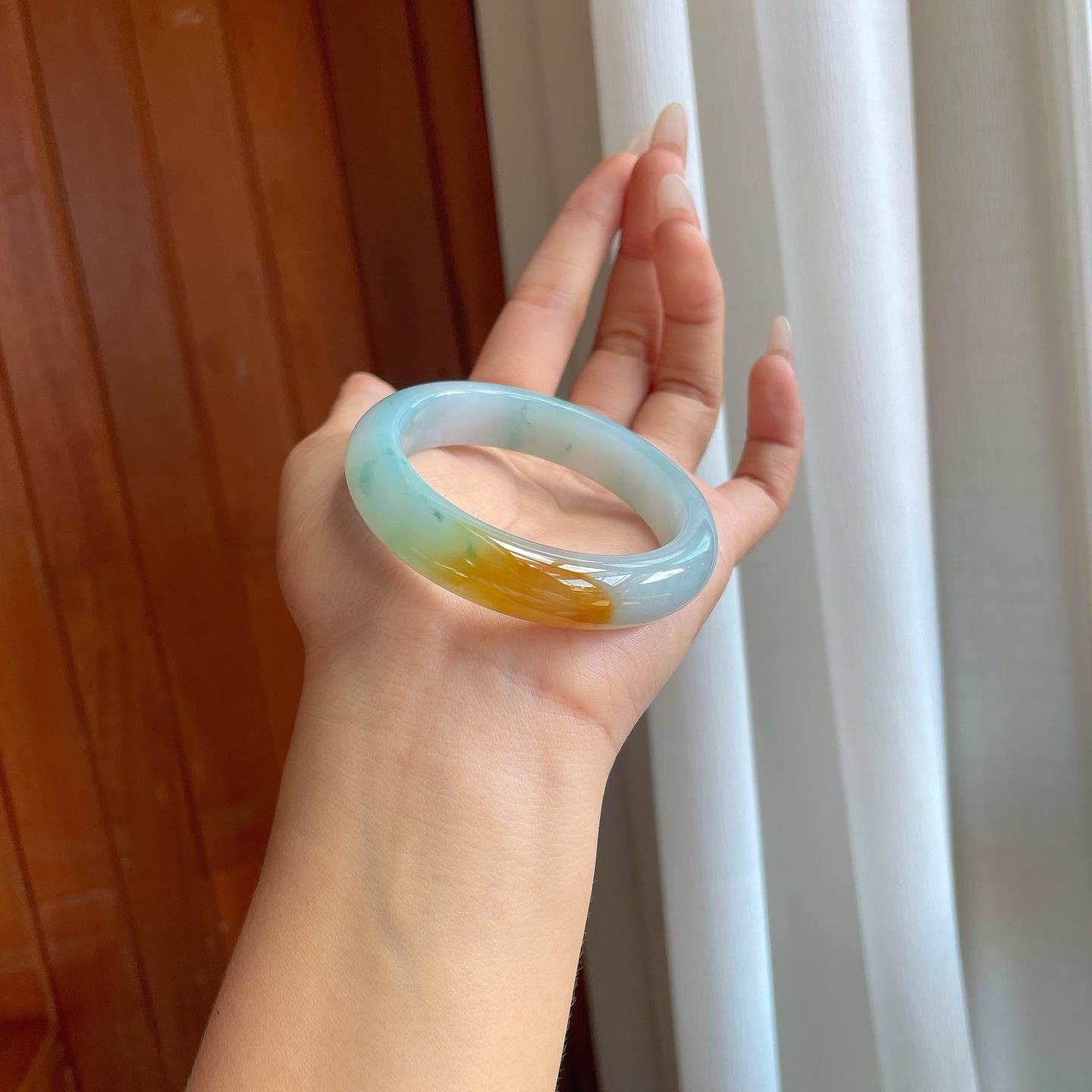 糯冰飘花带黄翡翡翠平安镯（52mm）（yc274580）