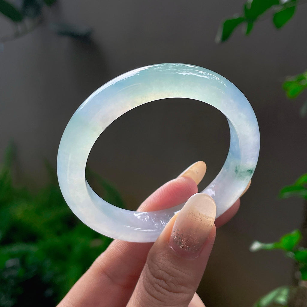 小圈口 冰种起光淡春彩带一抹飘花正圈平安镯 50圈 天然缅甸Ａ货翡翠（yc502521）