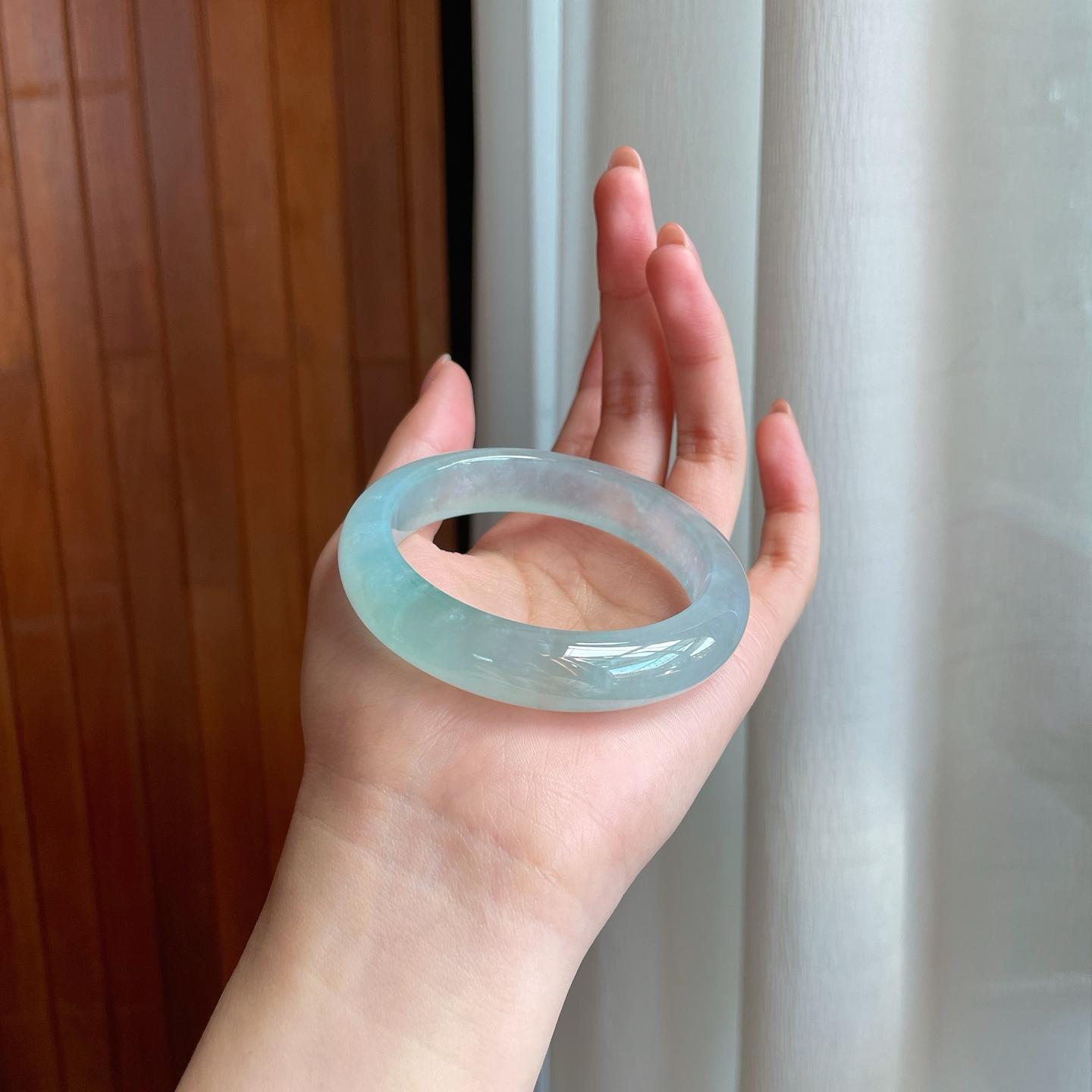 冰玻种蓝晴底翡翠平安镯（54.5mm）（yc335303）