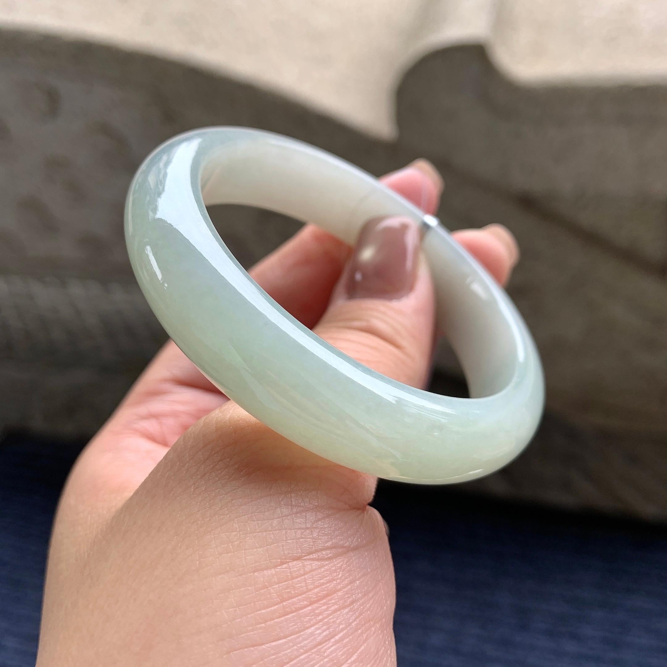 小圈口 细糯种淡晴底正圈平安镯 53圈口 天然缅甸A货翡翠（yc345055）