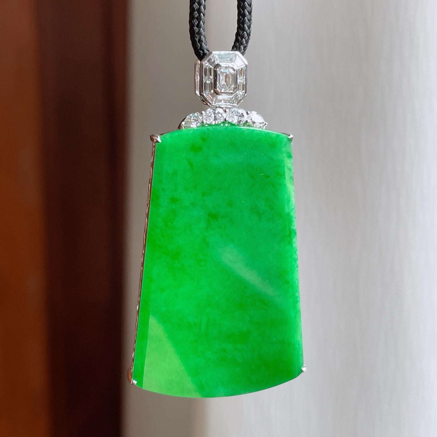 18k金镶糯冰满绿翡翠无事牌（yc233392）