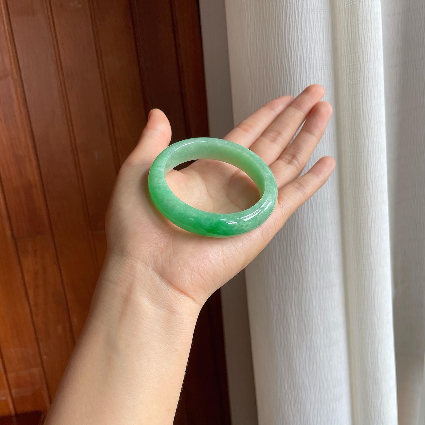 糯冰果绿翡翠平安镯（55mm)（yc397571）