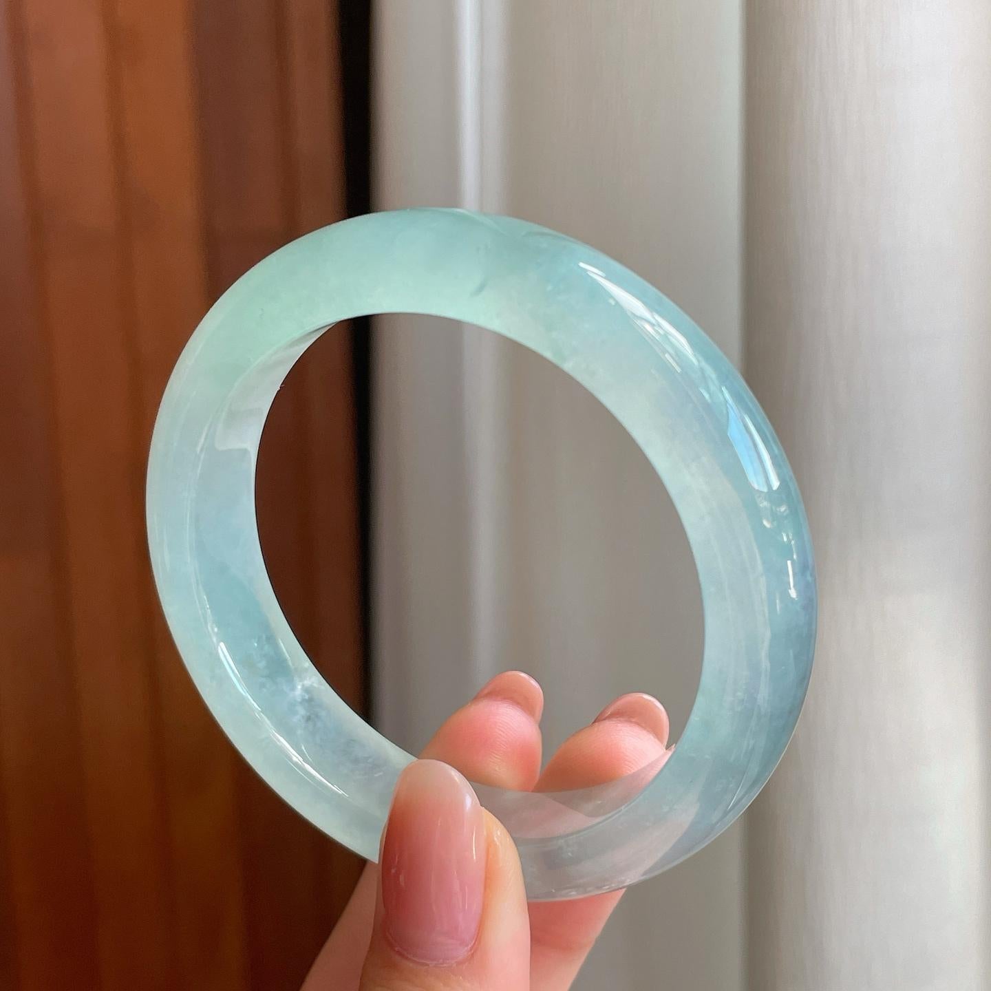 冰玻种蓝晴底翡翠平安镯（54.5mm）（yc335303）