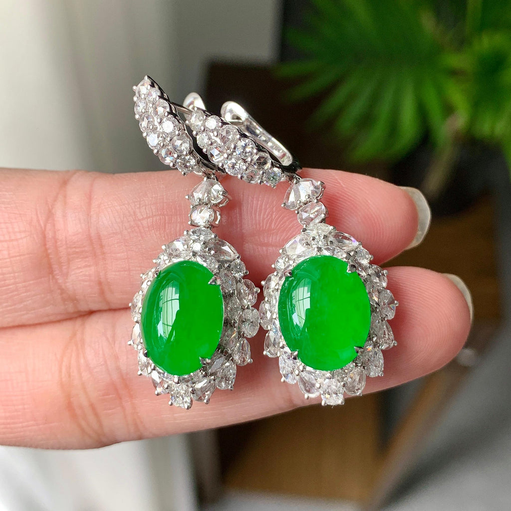 18K金钻镶糯冰种阳绿蛋面耳坠（yc254107）