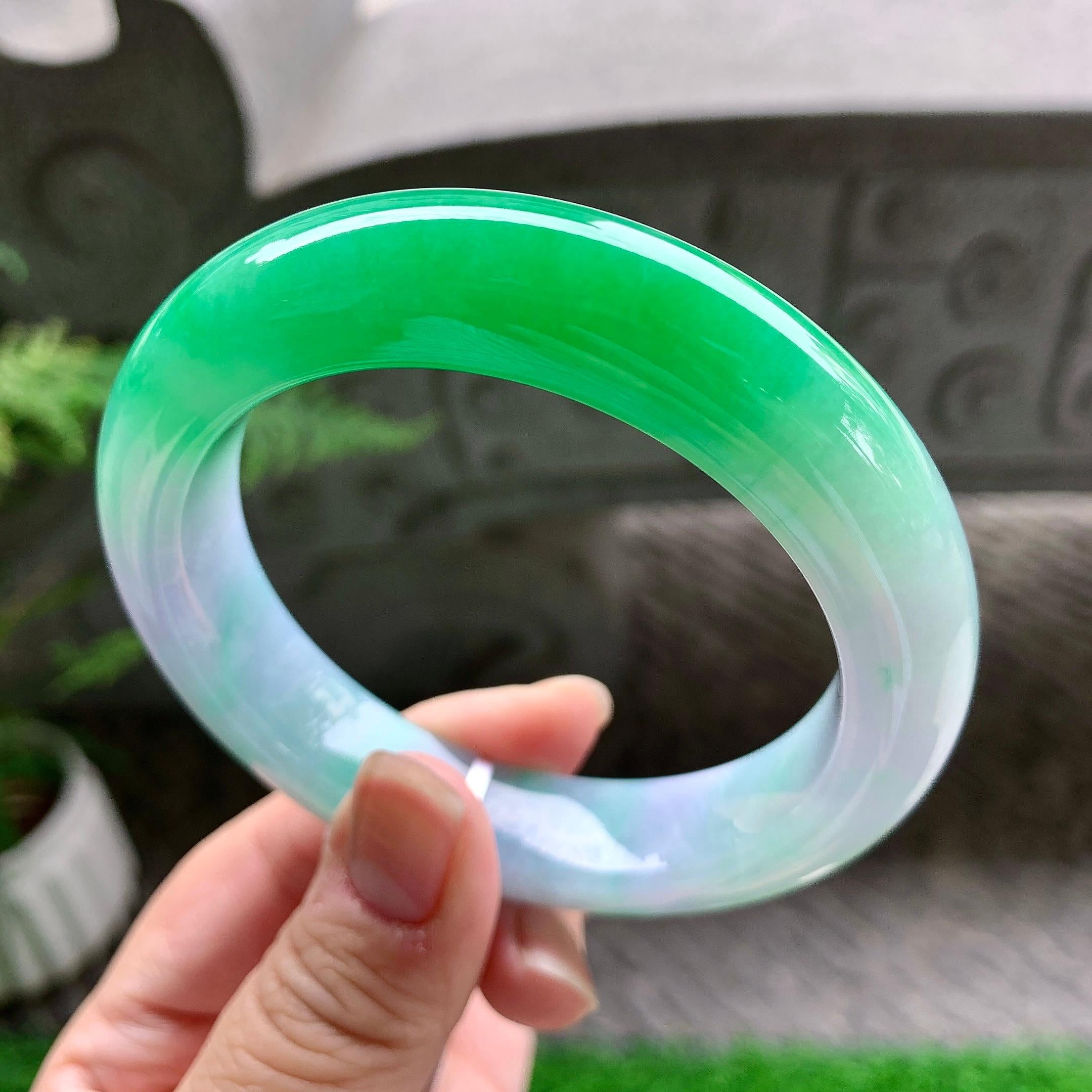 细糯种淡紫底飘阳绿宽版轮胎手镯（60.4mm）（yc254110）