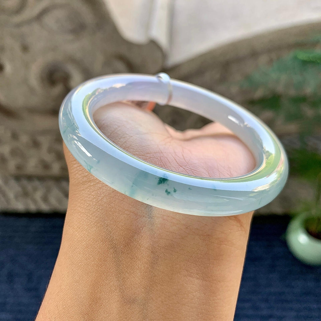 糯冰种淡春彩飘花圆条手镯（54.2mm）（yc249456）