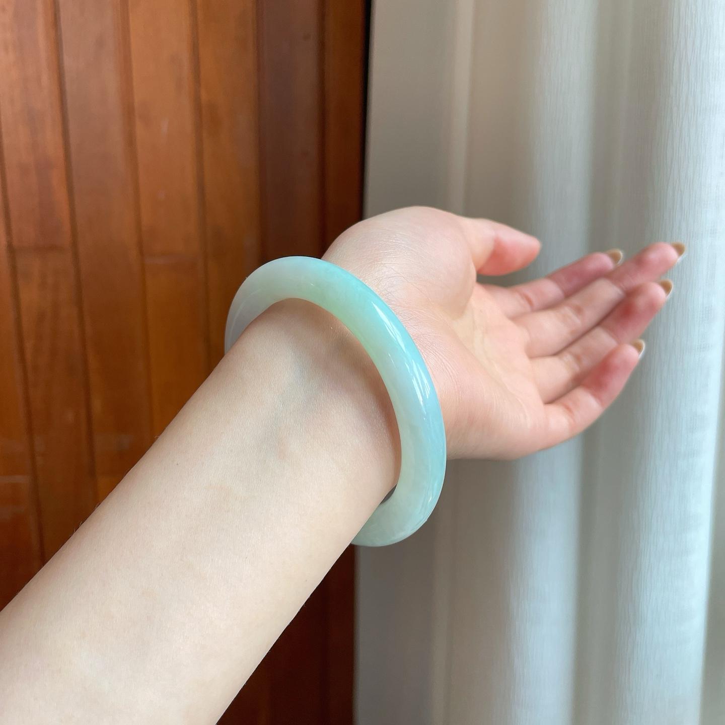 糯冰淡晴底翡翠圆条手镯（55mm）（yc376692）