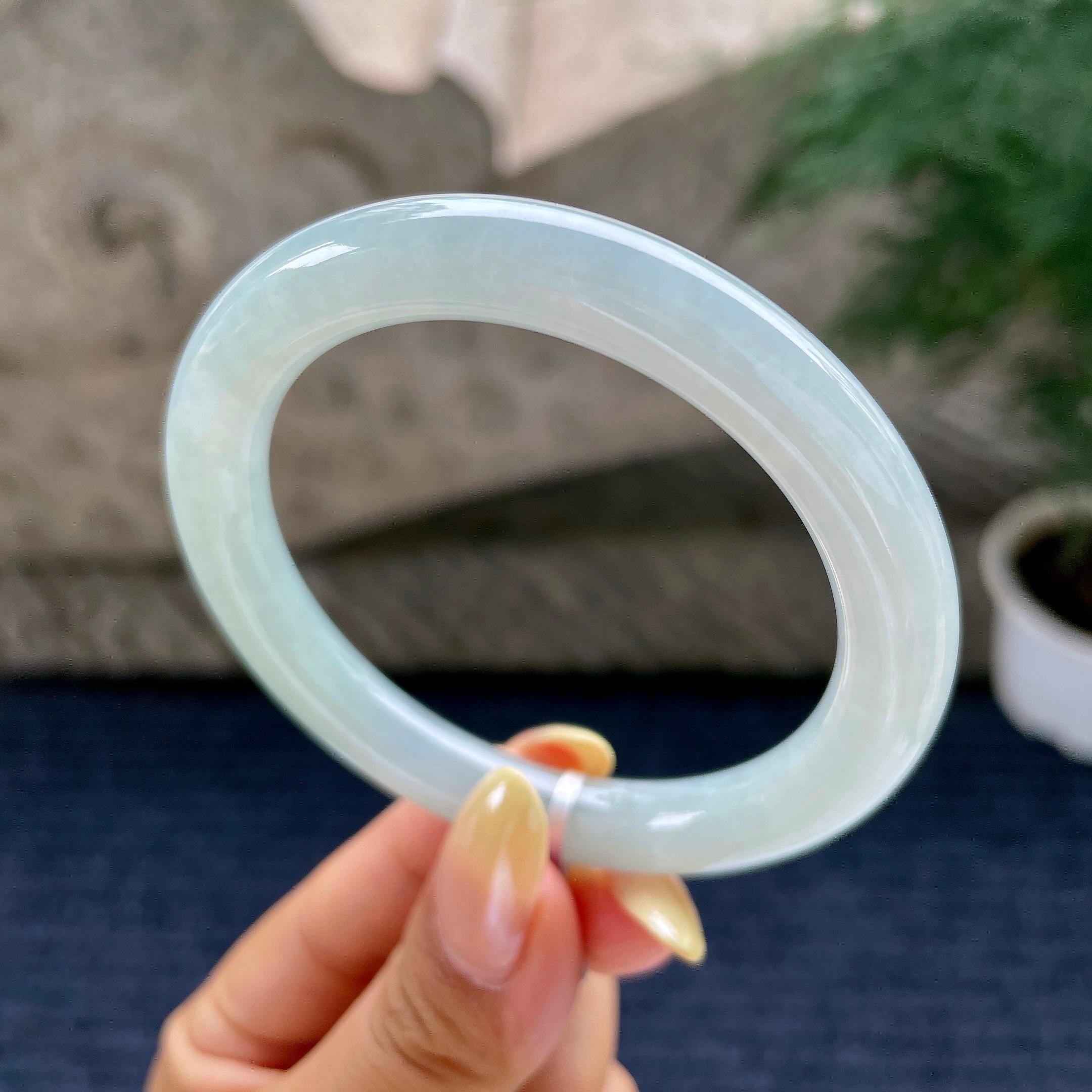 细糯种带底色圆条手镯55.2圈 天然缅甸A货翡翠（yc481971）