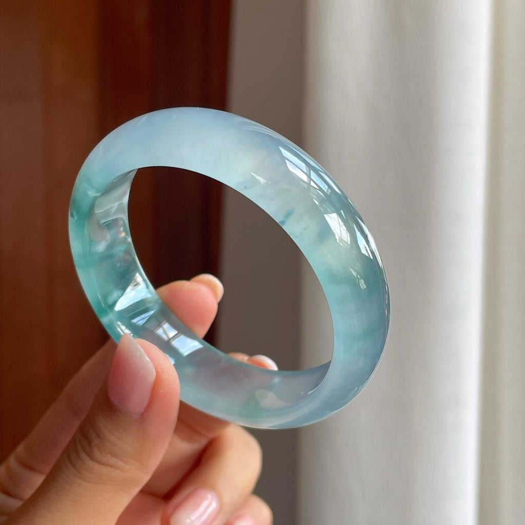 冰玻种蓝晴飘花宽版翡翠平安镯（54.4mm)（yc382850）