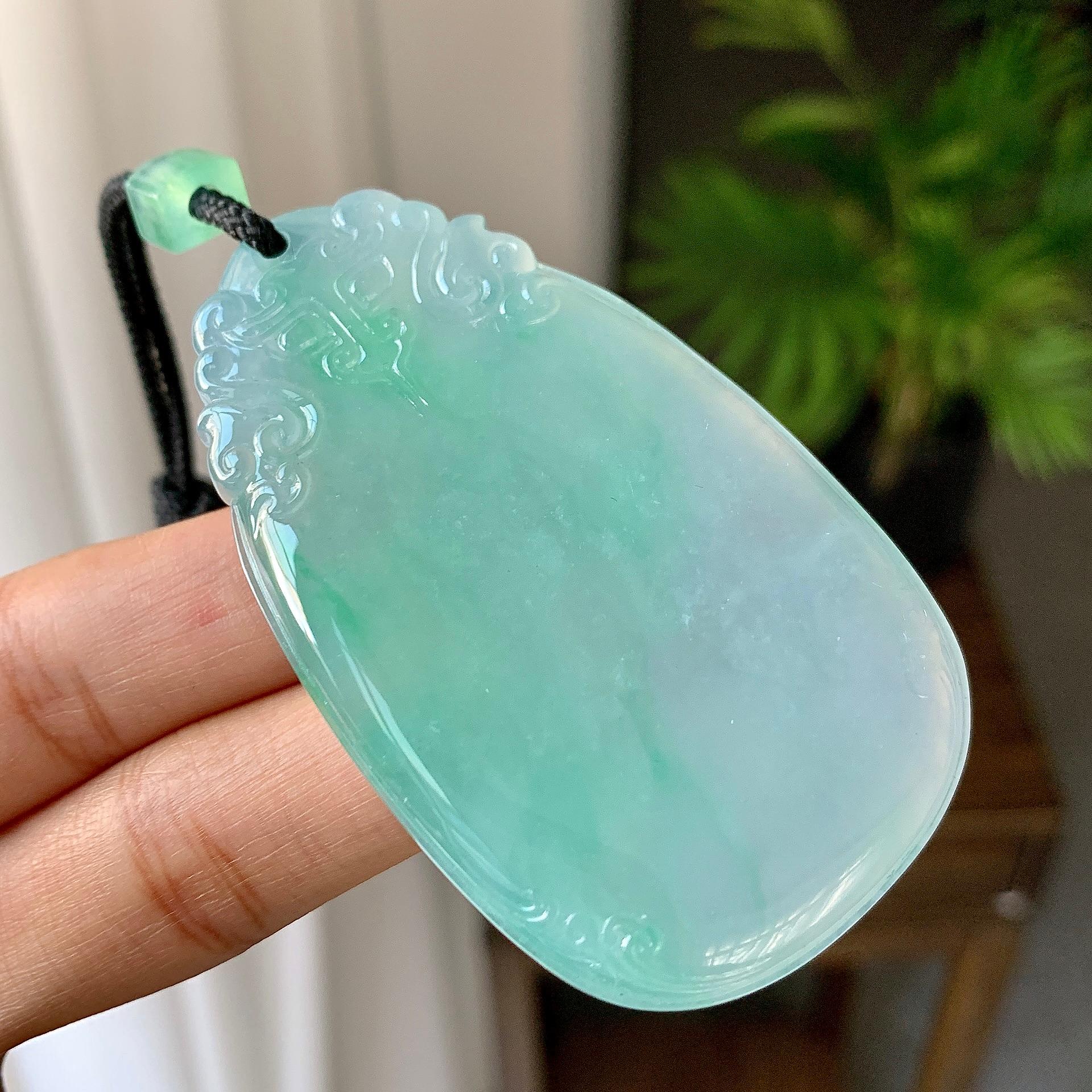 糯冰种飘绿仿古牌挂件（yc246702）