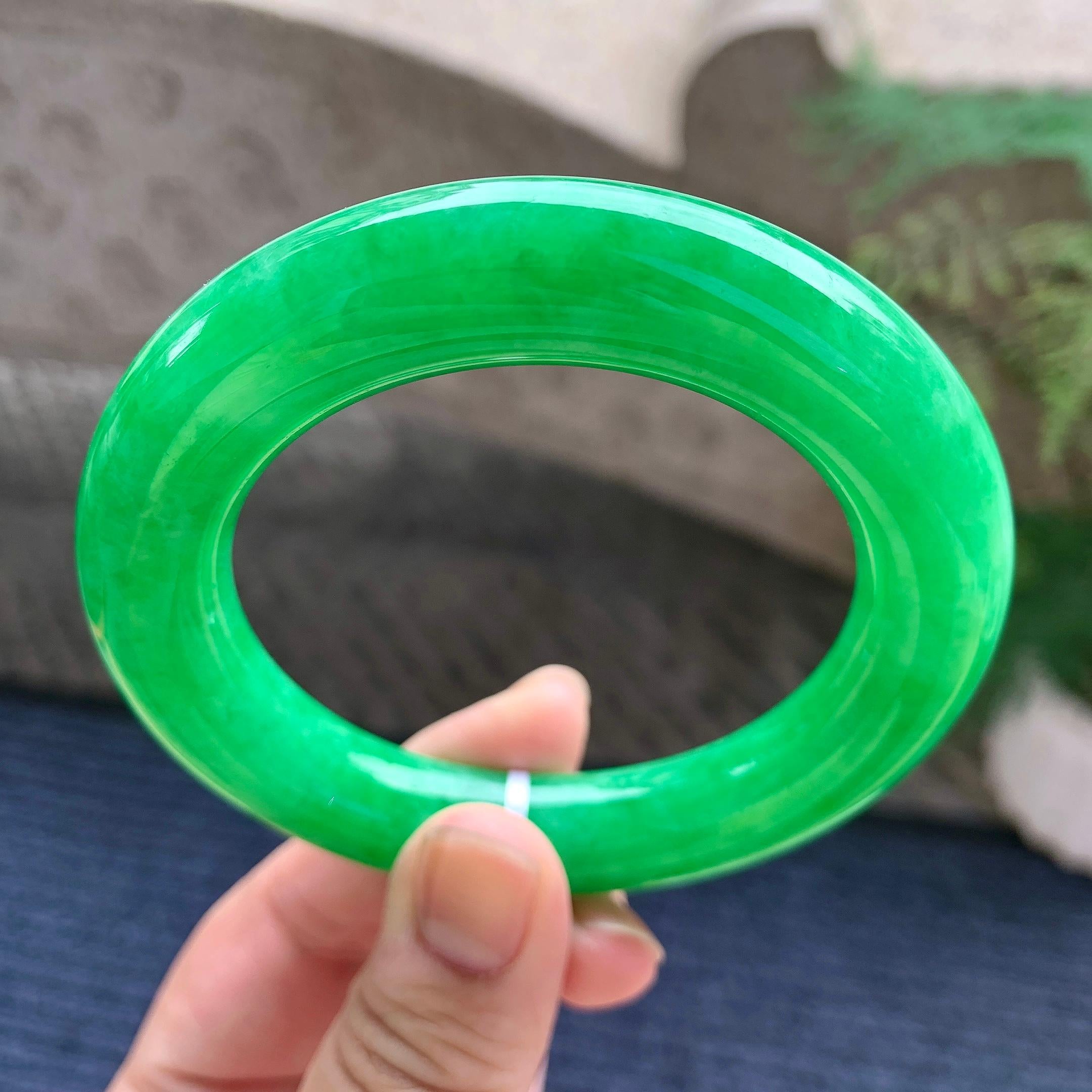 细糯种满绿圆条手镯（55.6mm）（yc233905）