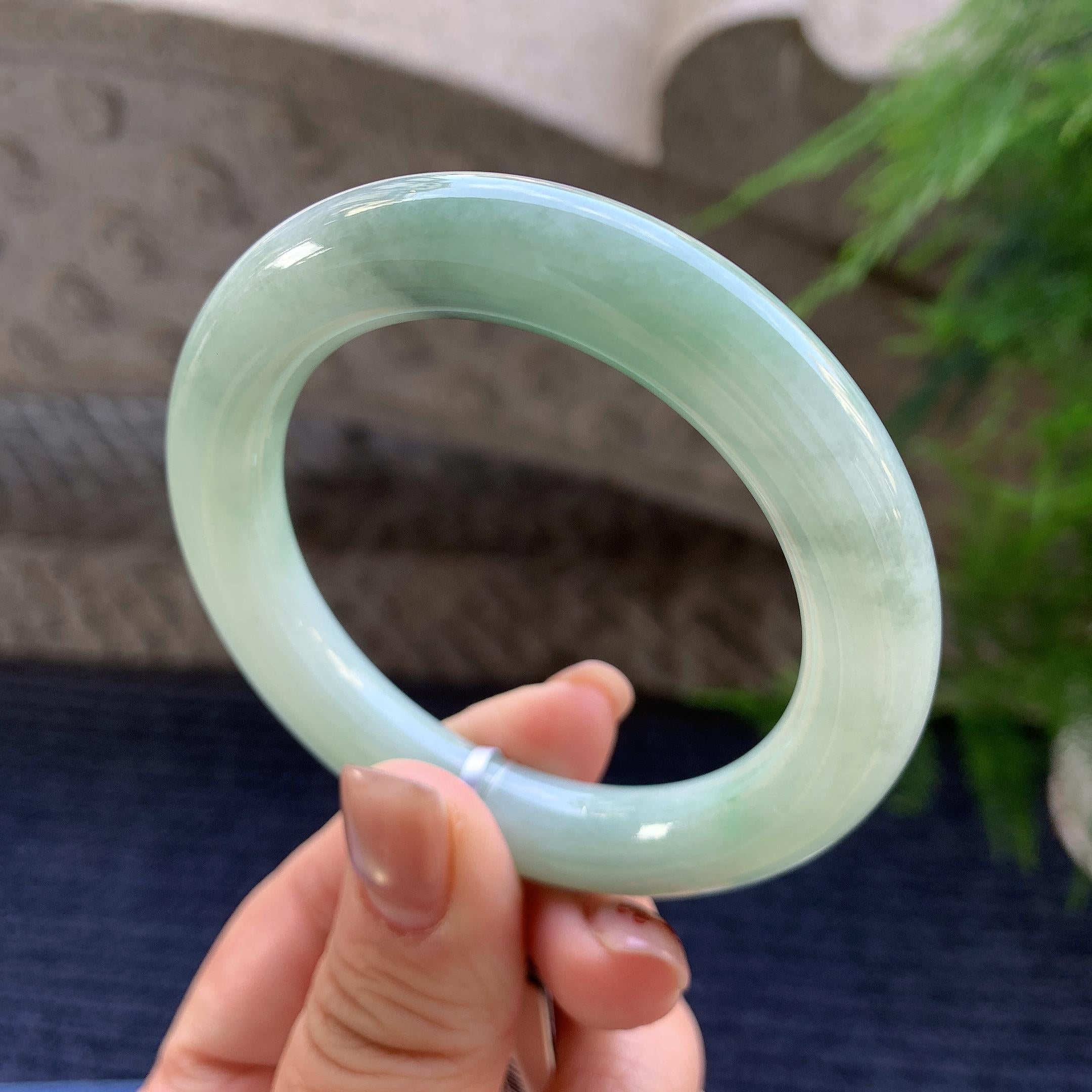 小圈口 糯种淡晴底圆条手镯 52圈口 天然缅甸A货翡翠（yc347592）