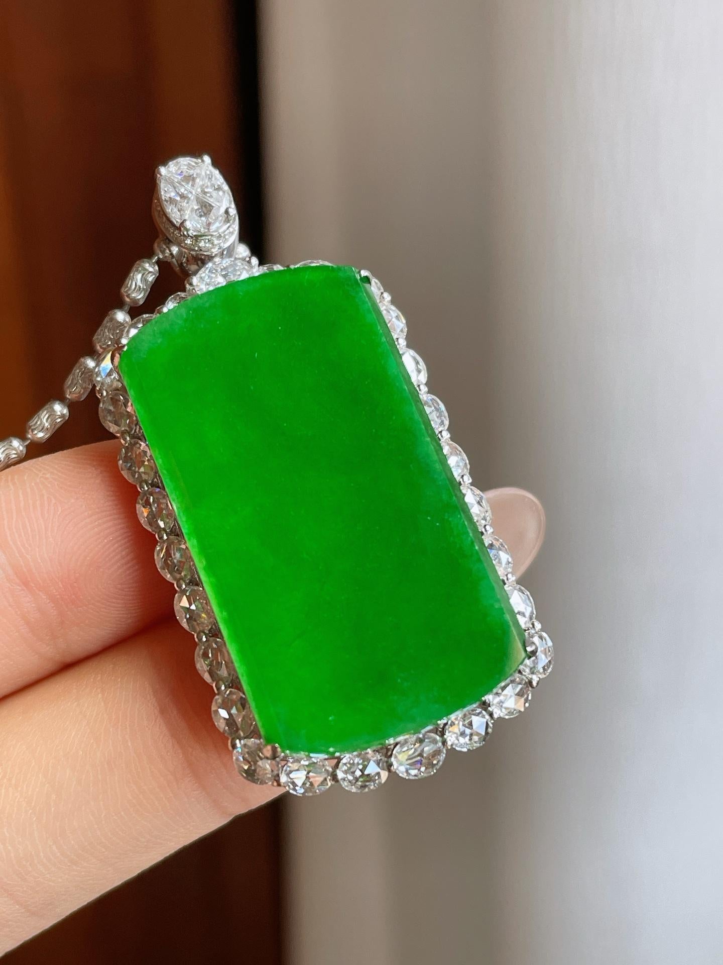 18k金镶糯冰满绿翡翠无事牌（yc241854）