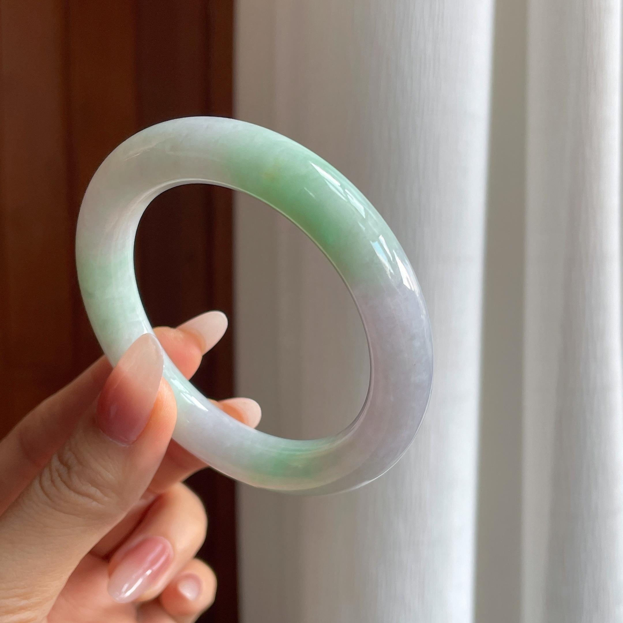 糯冰飘绿花翡翠圆条手镯（54.2mm）（yc295067）