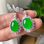18K金钻镶糯冰种阳绿蛋面耳坠（yc254107）