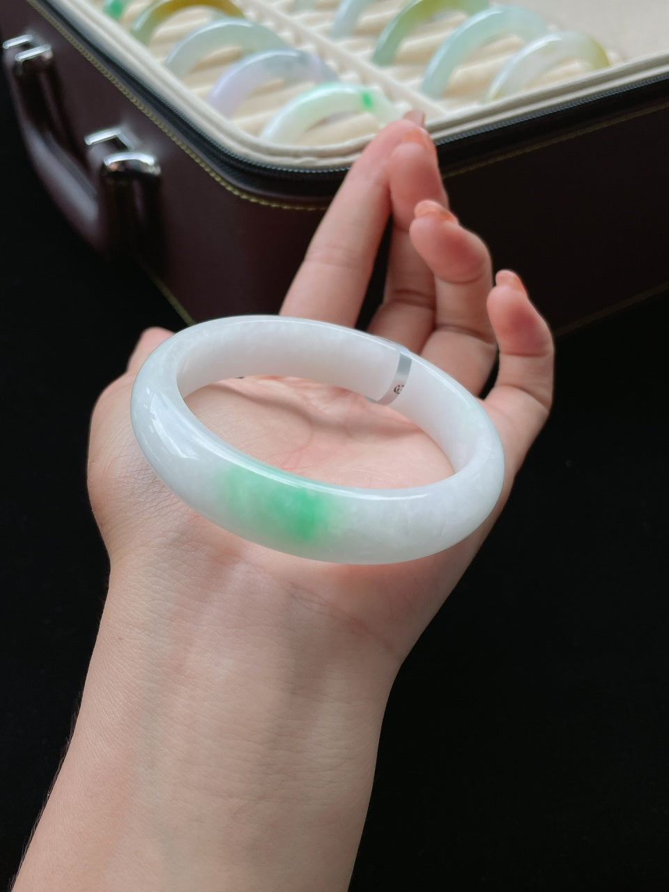 糯冰白底青正圈翡翠手镯（57.7mm）（yc016959）