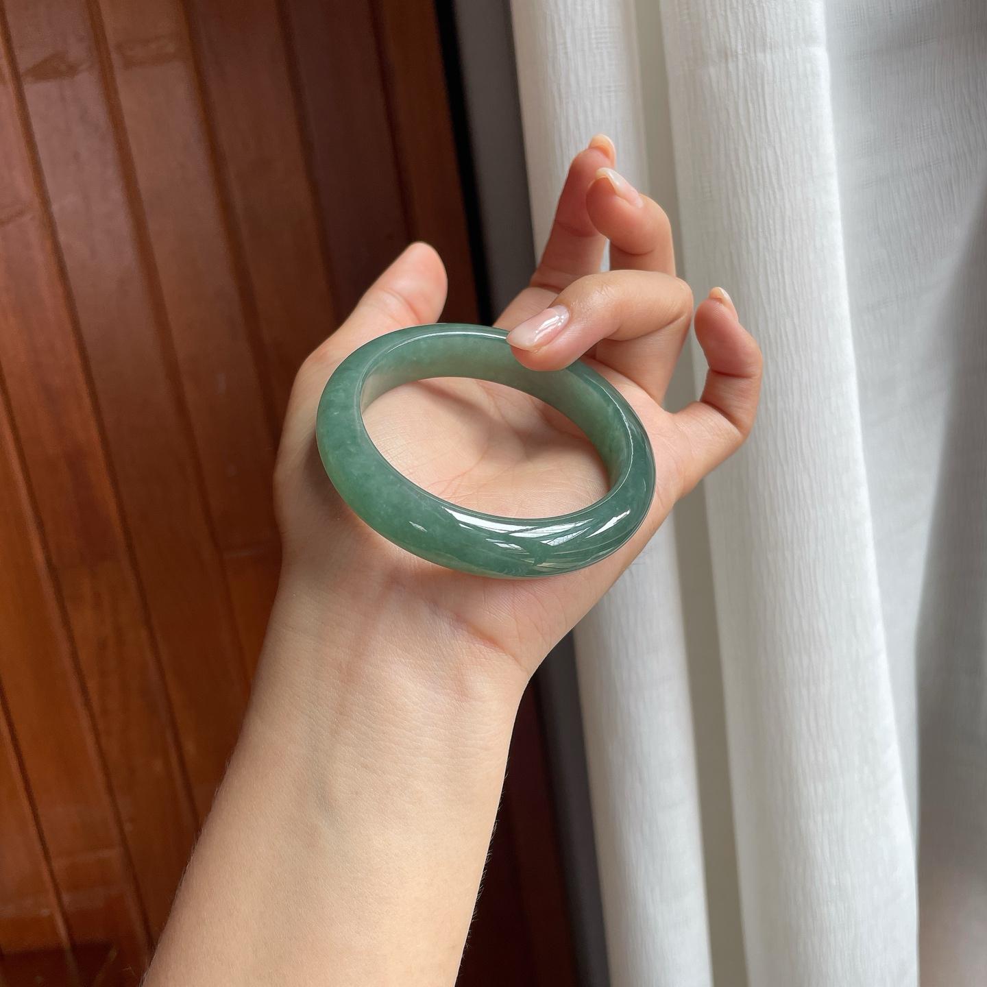 糯冰湖水绿翡翠平安镯（55.6mm）（yc400217）