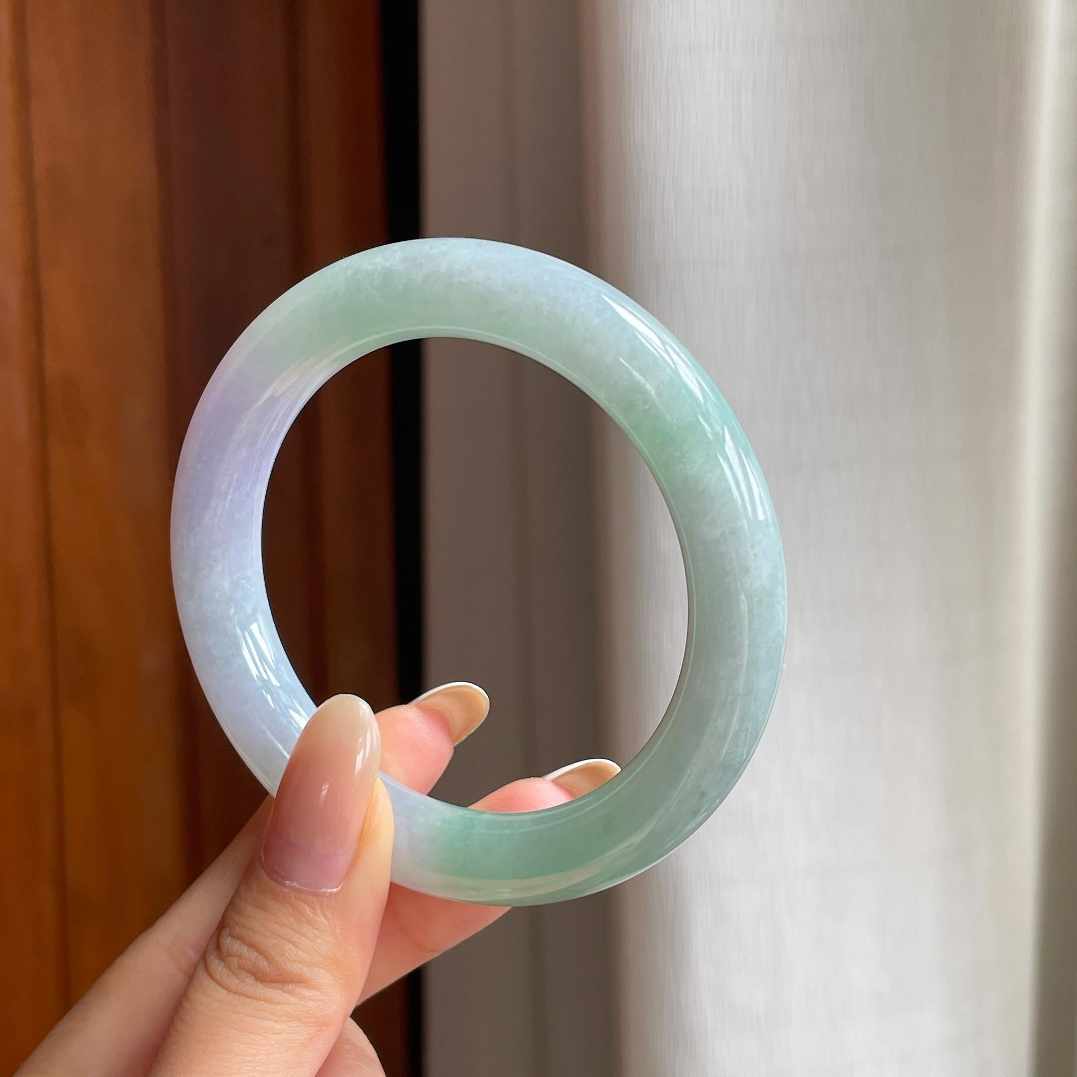 糯冰春带彩翡翠圆条手镯56圈（yc426642）