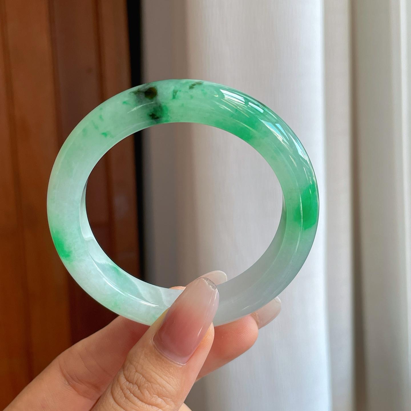 糯冰乌鸡花带色特色翡翠平安镯（54mm）（yc267502）