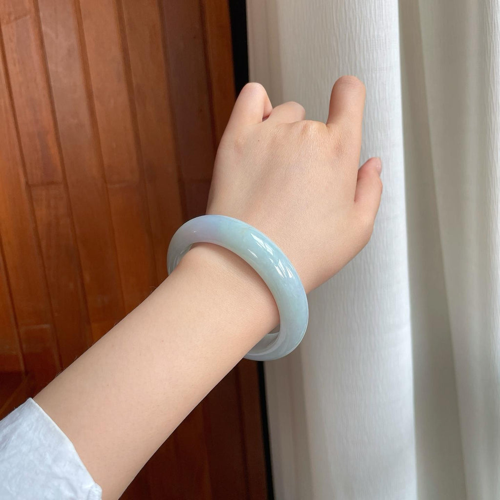 糯冰淡底色宽版翡翠平安镯（56.5mm)（yc376759）