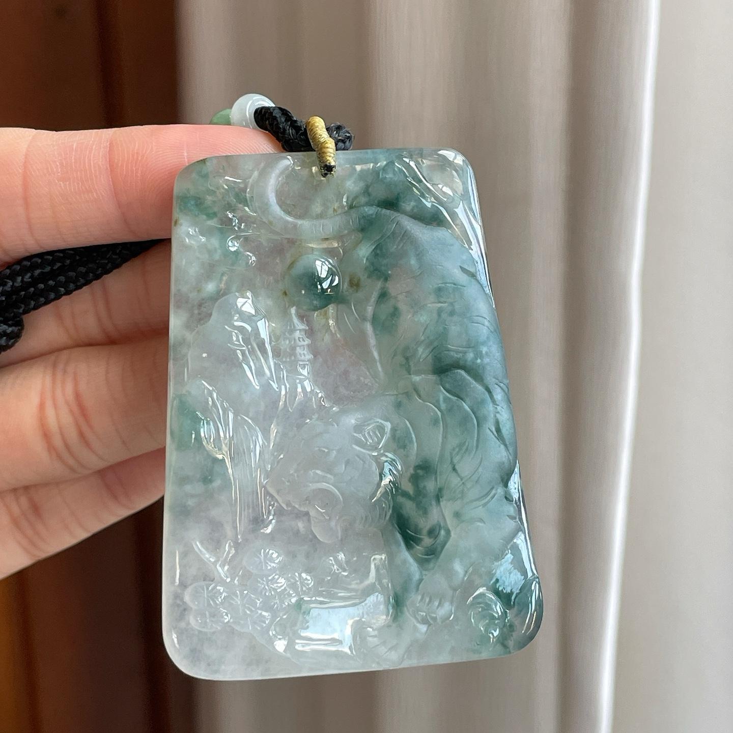 糯冰飘花翡翠虎牌（yc301440）