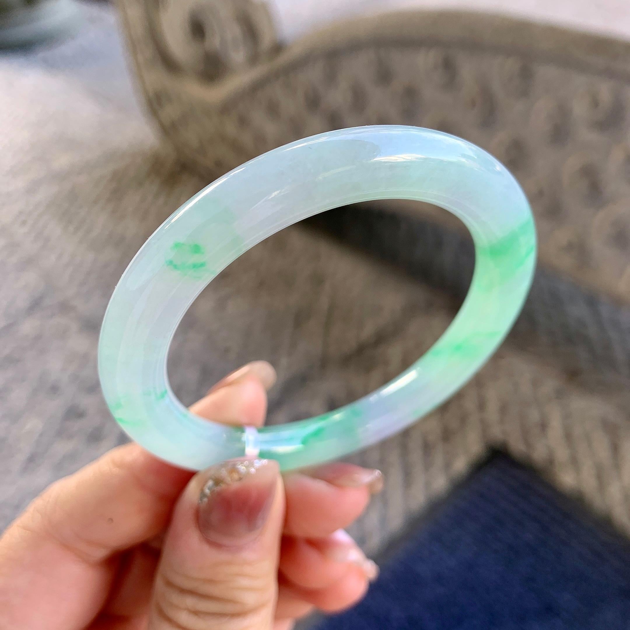 糯冰种春彩圆条手镯（50.7mm）（yc290976）