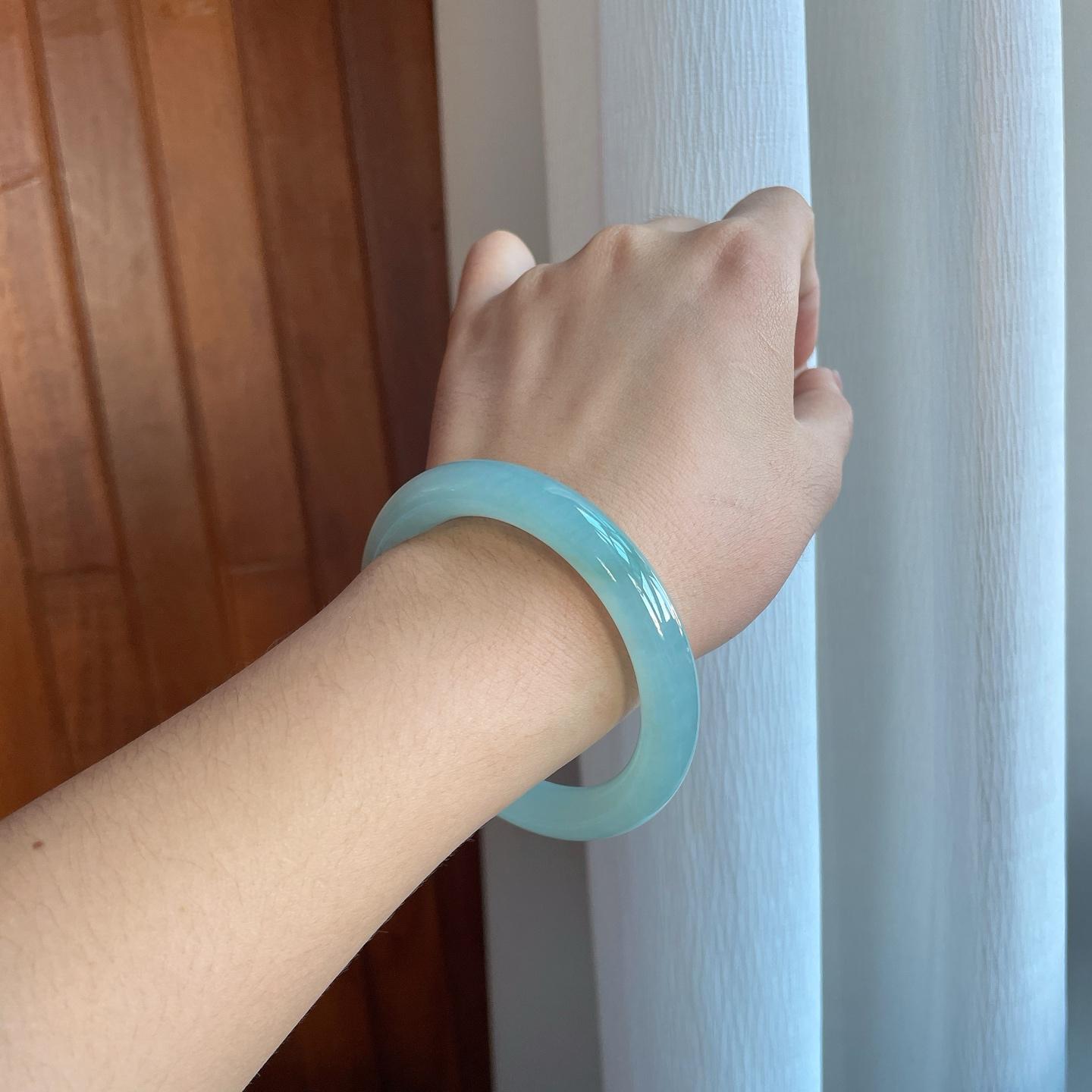 糯冰蓝晴底翡翠圆条手镯（57.3mm）（yc266495）