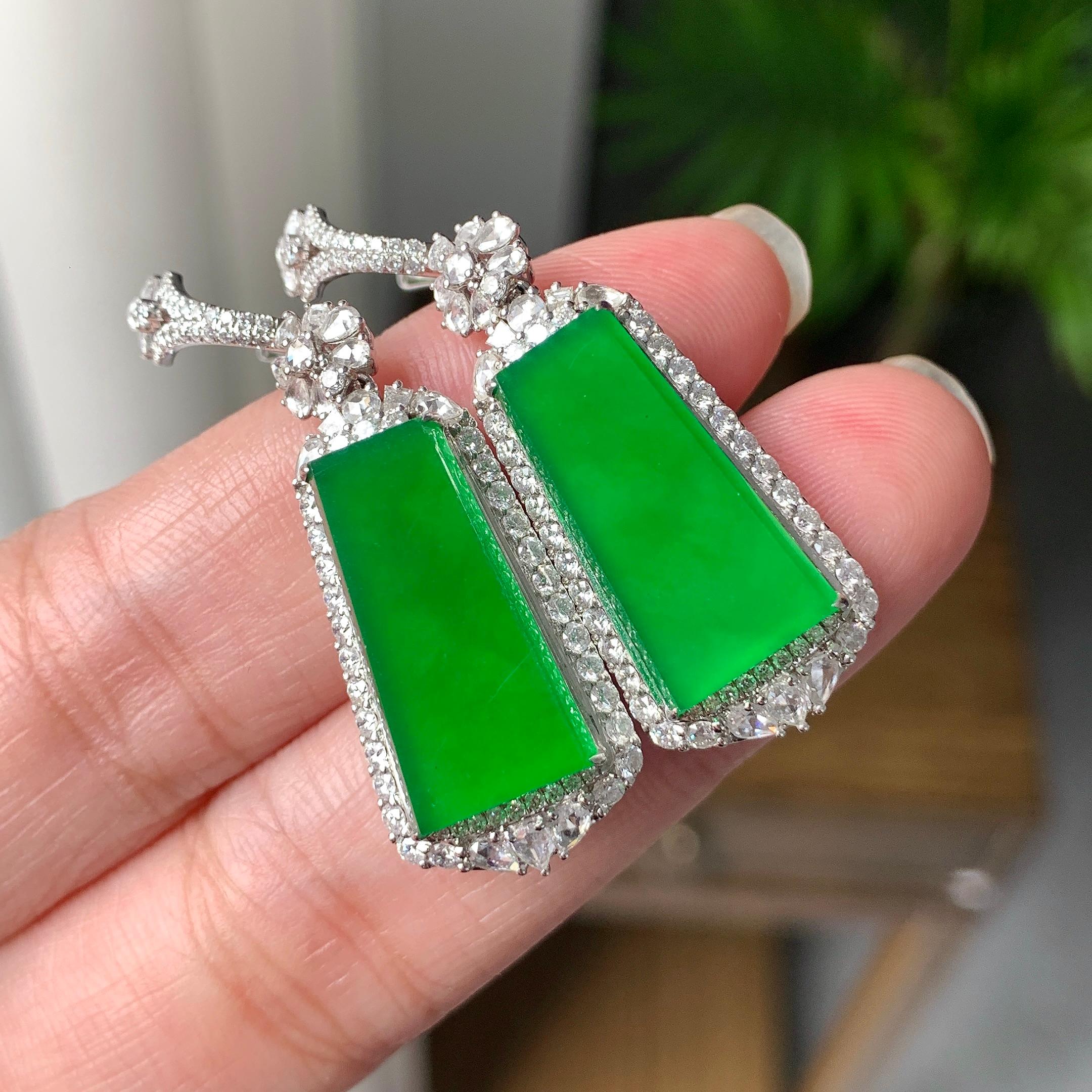 18K金钻镶糯冰种满绿无事牌耳坠（yc255598）