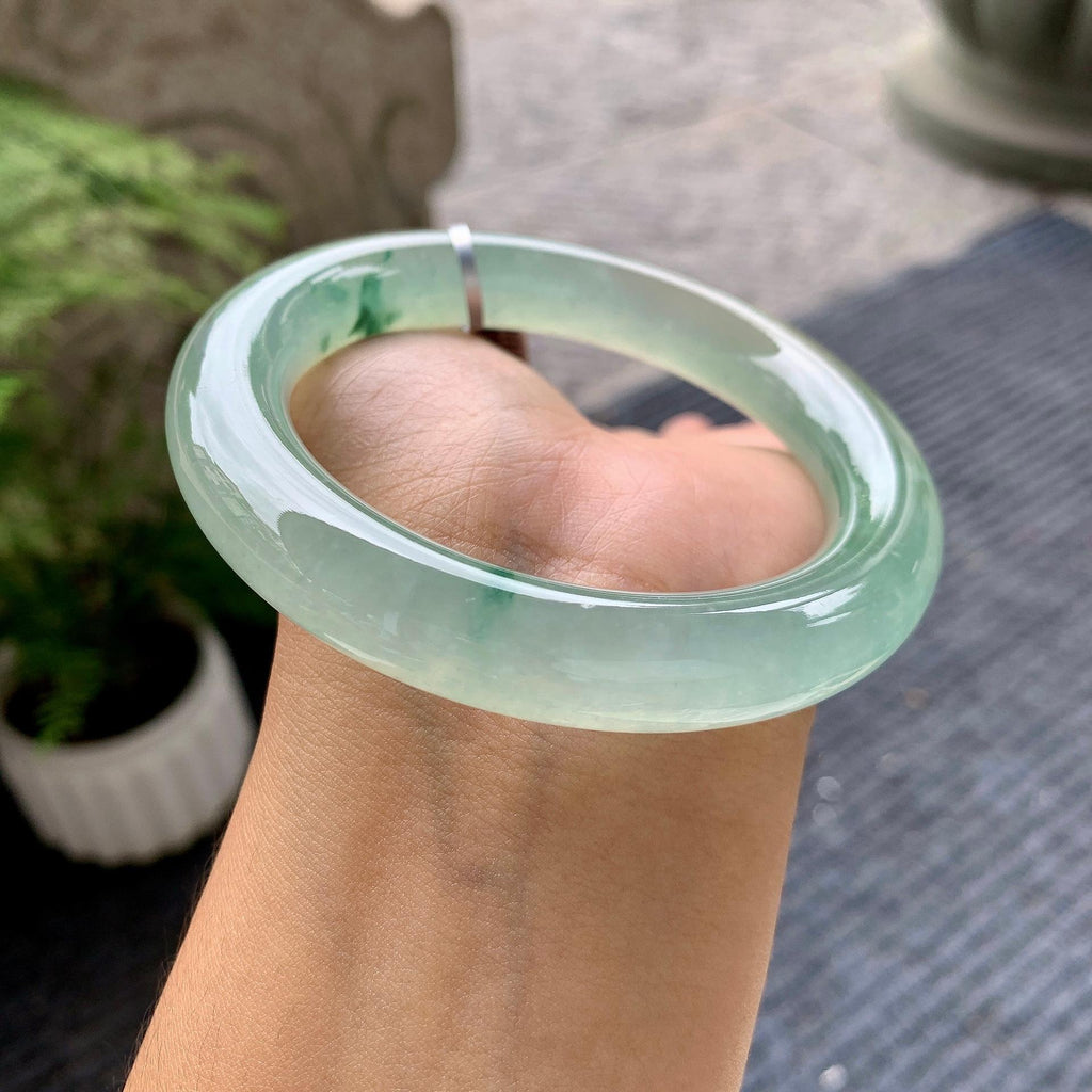 糯冰种晴水飘花圆条手镯（58.3mm）（yc196527）