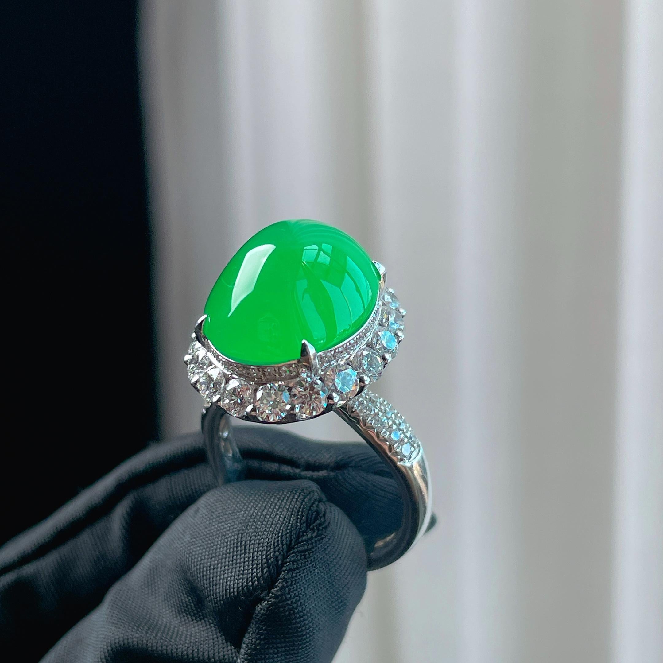 18k金钻镶冰种甜绿翡翠蛋面戒指（yc344489）