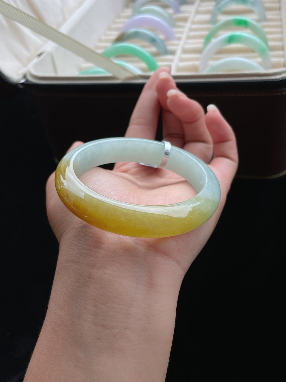 糯冰飘黄正圈翡翠手镯（58mm）