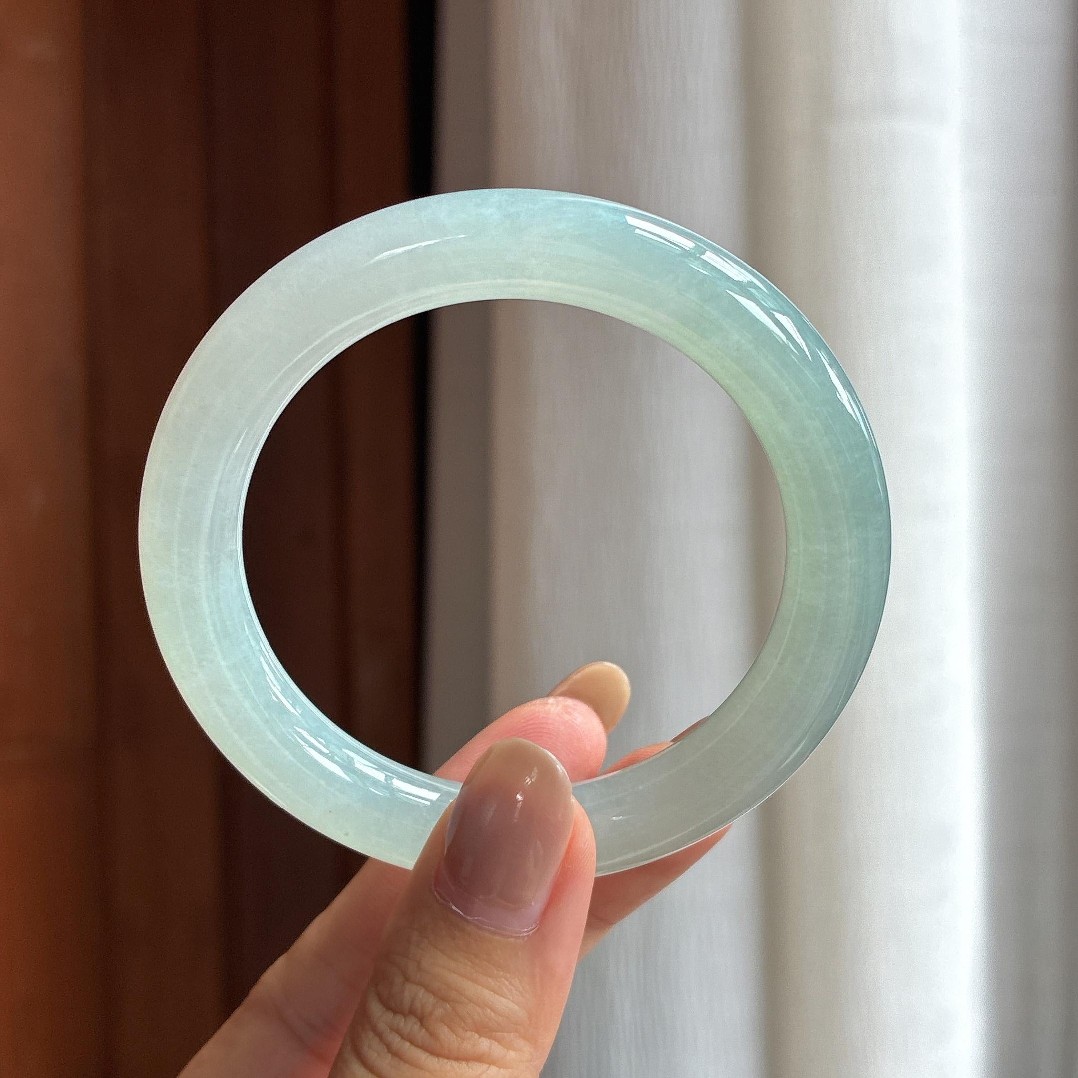 冰种淡底色翡翠圆条手镯（54mm）（yc420178）
